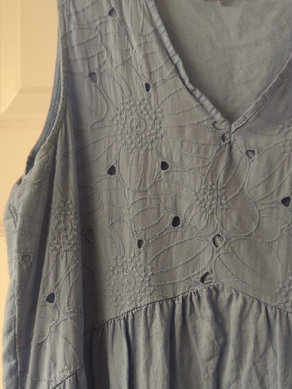 Light Blue Sleeveless V-Neck Women's Dress, 100% Linen - Picture 2 of 3
